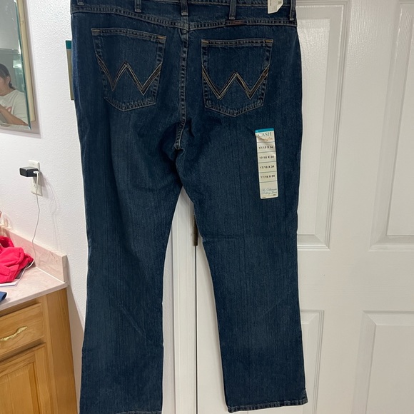 NWT Ladies Wrangler Cash boot leg riding jeans size 17/18 34 long - Picture 1 of 5